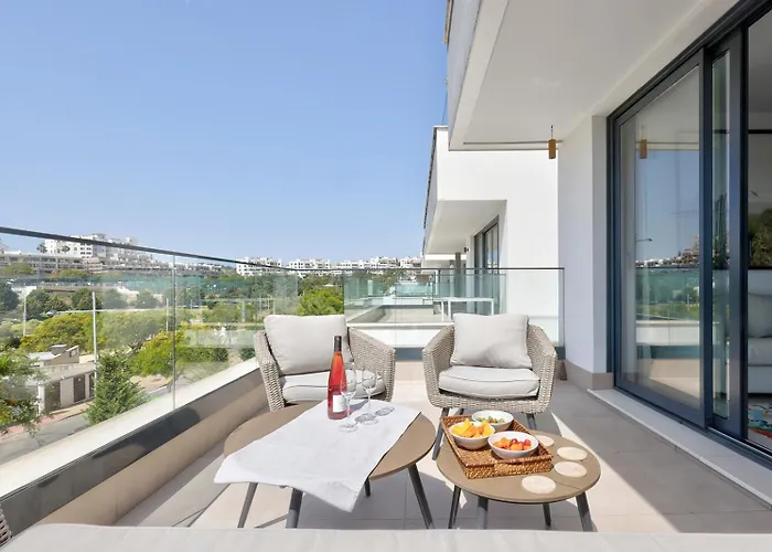 Place - Spacious Family アパート