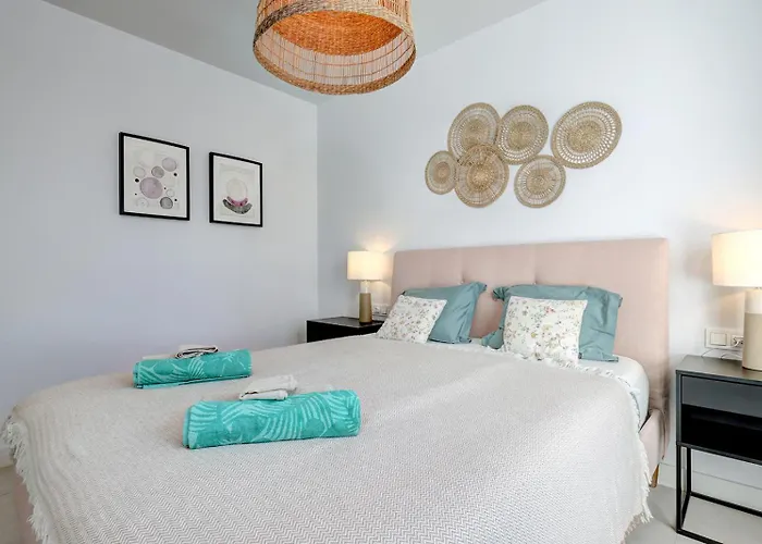 Place - Spacious Family アパート