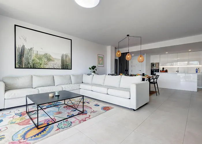 Place - Spacious Family アパート エステポナ