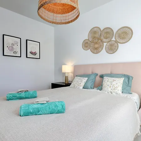 Place - Spacious Family Апартаменти